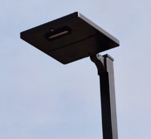 SIEGE SOLAR STREET LIGHT: 25"x 29"